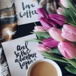 花束とコーヒー