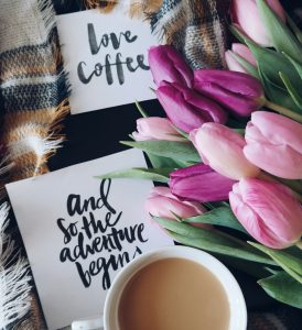 花束とコーヒー